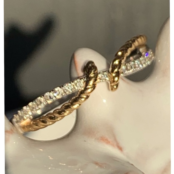 14K Diamond Two-Tone Ring - Picture 2 of 9
